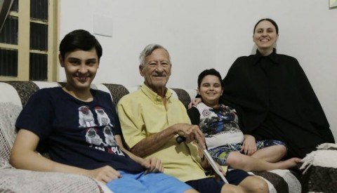 Luciana Vianna e sua família. (Foto: Leonardo de França, Midiamax)