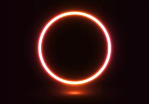 eclipse solar anular, no qualÂ a Lua estÃ¡ alinhada entre a Terra e o Sol de tal forma que o disco lunar cobre exatamente o centro do disco solar, deixando um fino anel de fogo Ã  volta da Lua.