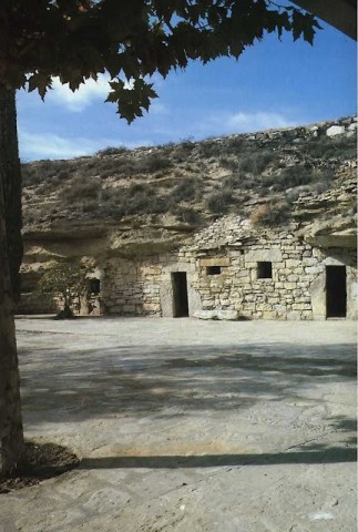 Gruta de Aitona, onde o Beato foi ermitão, hoje é local de romaria.