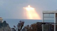 Em Agropoli, por do sol delineia figura que lembra o Cristo Redentor