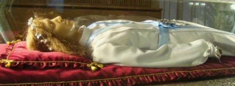 Seu corpo é mantido em uma cripta na Basílica de Nossa Senhora das Graças e Santa Maria Goretti em Nettuno, sul de Roma. 