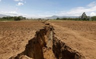 '... HAVERÁ TAMBÉM COISAS ESPANTOSAS...' (Lc 21, 11)    Fendas e buracos estão aparecendo em toda a Terra