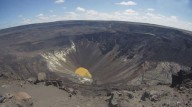 Lago vulcânico no Havaí, no topo do vulcão Kilauea, continua crescendo e pode ter quase 50 metros de profundidade