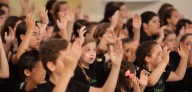 Dando Glórias ao Pai Eterno - VÍDEO: Coral infanto-juvenil cantando ‘Aleluia’ (Hallelujah)