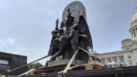 Estátua de Baphomet é erguida junto ao Capitólio, no Arkansas