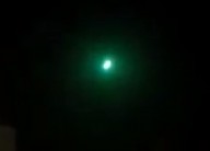 Vídeo surpreendente mostra uma bola de fogo verde brilhante se desintegrando no céu noturno sobre o Marrocos, em 17 de maio de 2021