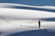 Neve na Argélia muda a paisagem do Deserto do Saara