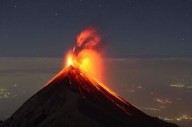 Vulcão na Guatemala entra em potente erupção