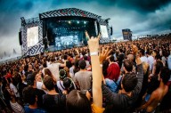 MARCA DA BESTA - Lollapalooza - a experiência de utilizar um chip próximo à mão (pulseira-ingresso), que logo a seguir será implantado subcutaneamente