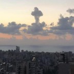 Cruz vista no céu do Líbano. Formação apareceu no dia seguinte ao início do bombardeio que deixou mais de 1.000 mortos naquele país.